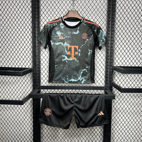 Bayern de Munique Infantil II 24/25 - Preto e Verde claro